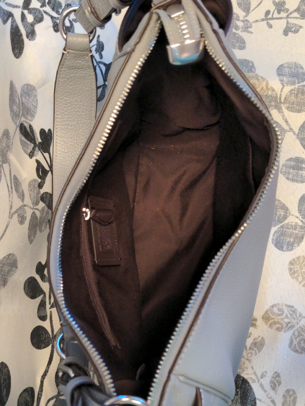 Stylish Coach Shoulder Bag - Picture 5 of 6